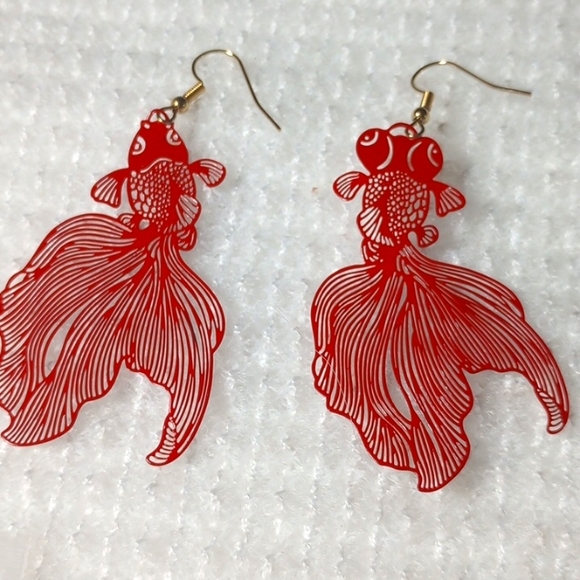 Beautiful Red Chinese goldfish fish dangling earrings - Picture 4 of 4